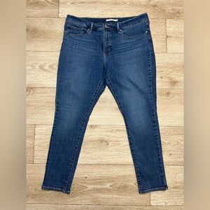 Levis 311 Shaping Skinny Jeans Womens Size 33 (Measures 35x27) Medium Wash Denim